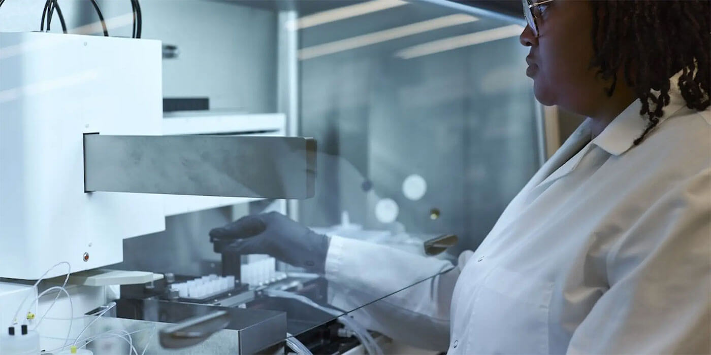 Pivot Bio Scientist Analyzes Samples in the Lab